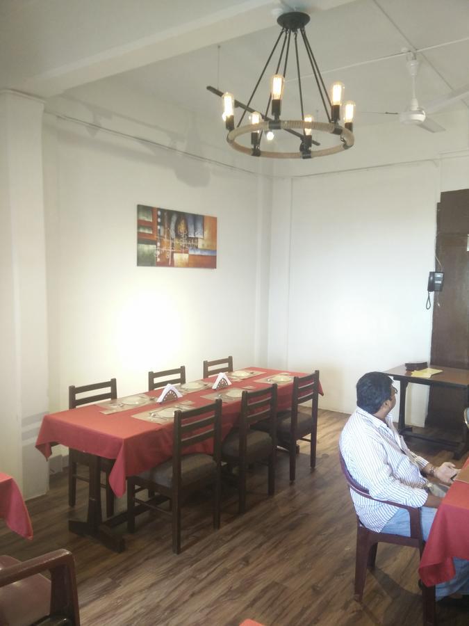 מומביי Strand Hotel, Colaba מראה חיצוני תמונה