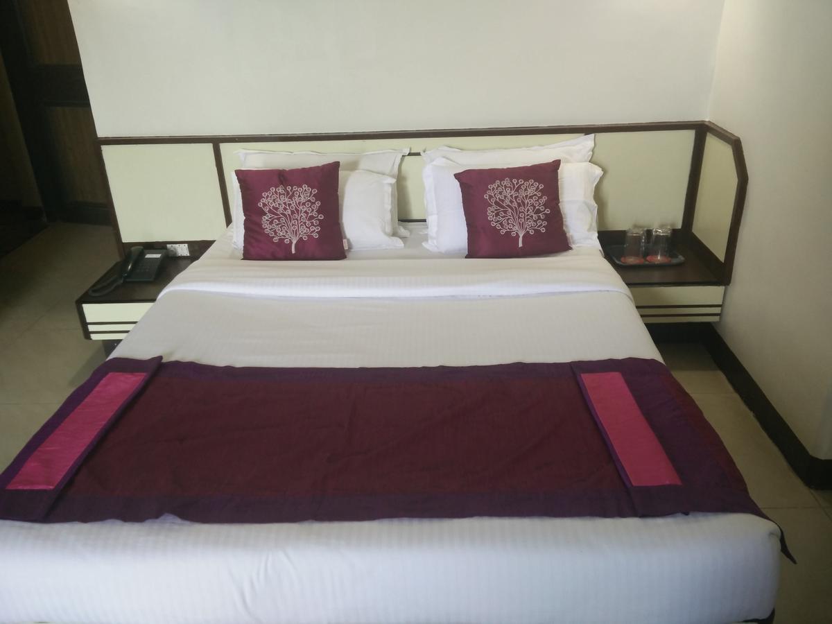 מומביי Strand Hotel, Colaba מראה חיצוני תמונה